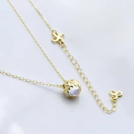 シロツメクサPetit K18ネックレス｜ブルームーンストーン