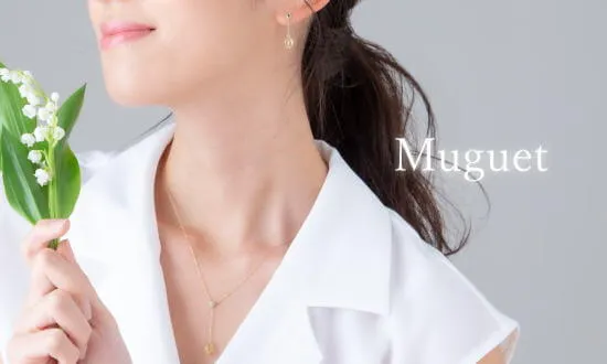 Muguetシリーズのすずらんモチーフピアス・ネックレス着用